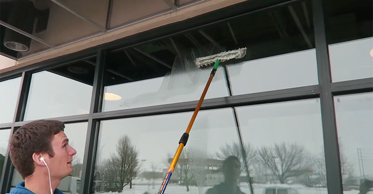 How To Clean Glass Windows From Outside Without A Ladder