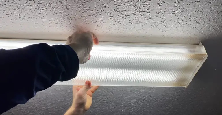 How To Remove Fluorescent Light Cover With Or Without Clips