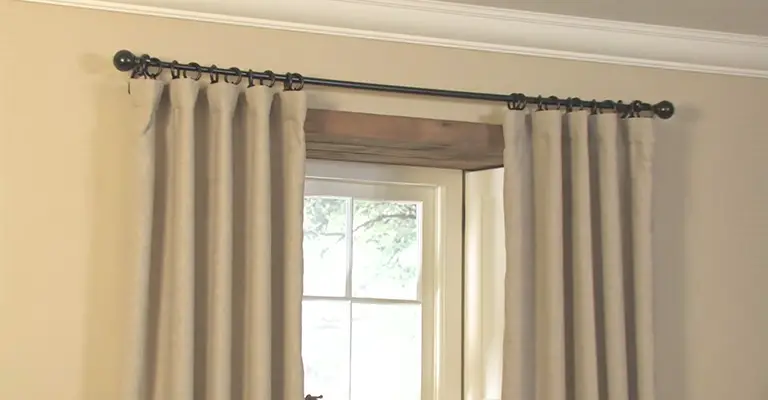  Using Curtain Clips