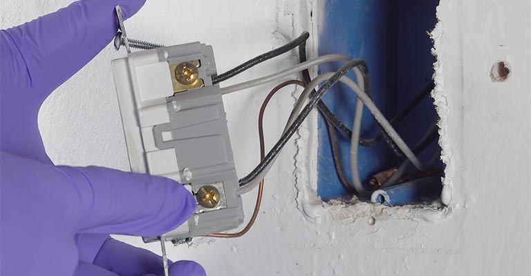 Outlets Stopped Working In One Room Breaker Not Tripped: What To Do